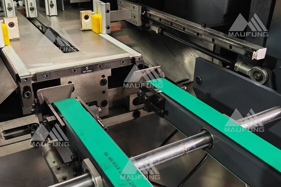 Mesin Pemangkas Tiga Pisau Otomatis Sistem Kontrol Janpanese Keyance PLC Sistem ISM Docking Terukur